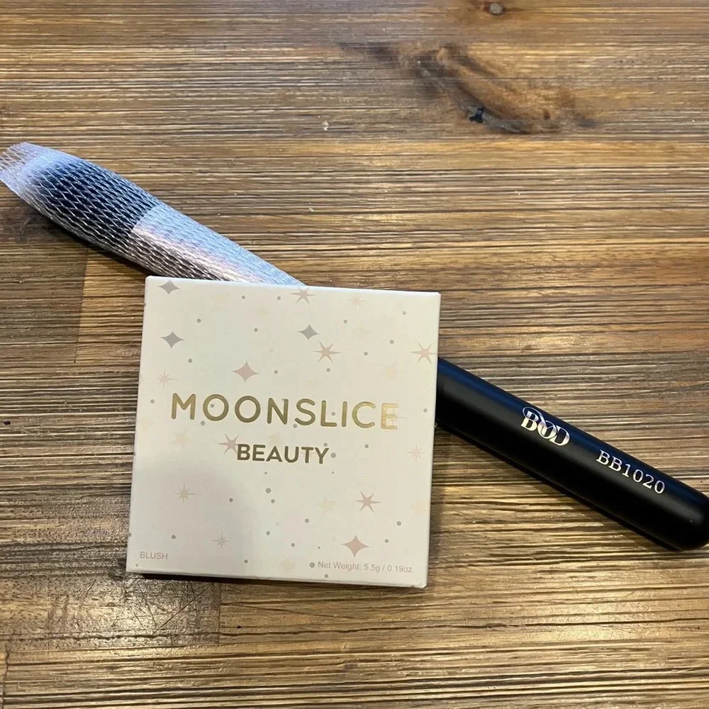 Moonslice Beauty blush in beautiful and‎ BYOD blush brush BB1020.